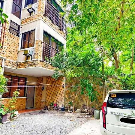 Townhouse 4Br In La Guardia Near It Park Cebu City