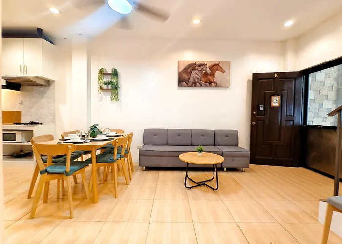 Hébergement de vacances Townhouse 4br Unit 10 In La Guardia Near It Park Cebu