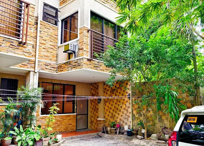 Townhouse 4br Unit 10 In La Guardia Near It Park *