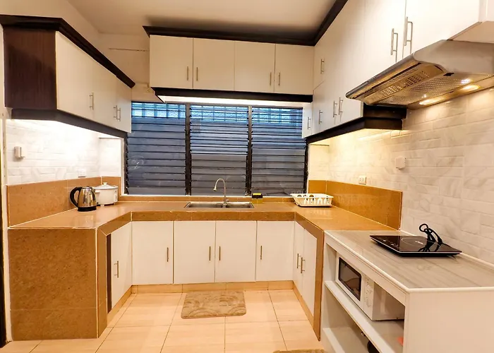 Townhouse 4br Unit 10 In La Guardia Near It Park Hébergement de vacances *