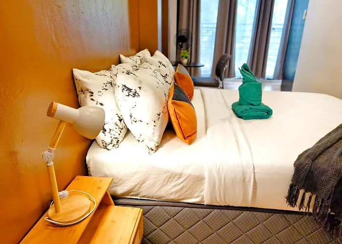 Townhouse 4br Unit 10 In La Guardia Near It Park