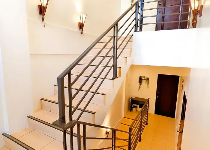Townhouse 4br Unit 10 In La Guardia Near It Park *