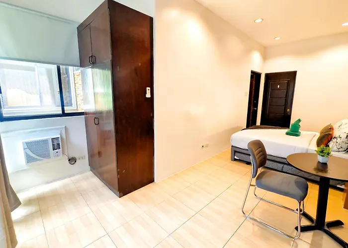 Townhouse 4br Unit 10 In La Guardia Near It Park