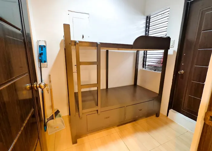 Townhouse 4br Unit 10 In La Guardia Near It Park