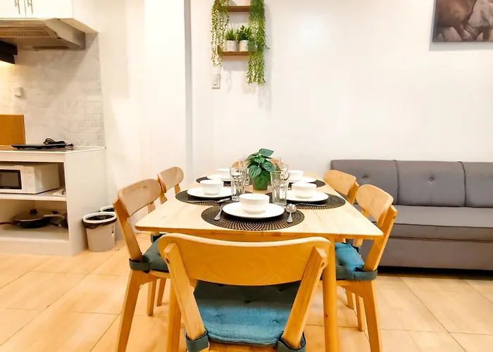 Townhouse 4br Unit 10 In La Guardia Near It Park Hébergement de vacances Cebu