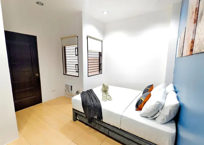 Townhouse 4br Unit 10 In La Guardia Near It Park