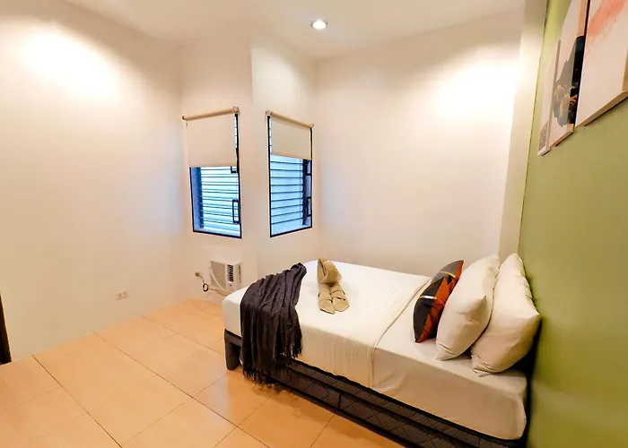 Townhouse 4br Unit 10 In La Guardia Near It Park *